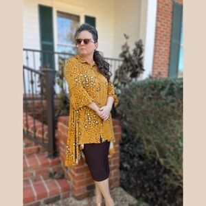 Zadie B’s Zena mustard cheetah print button down tunic, size L